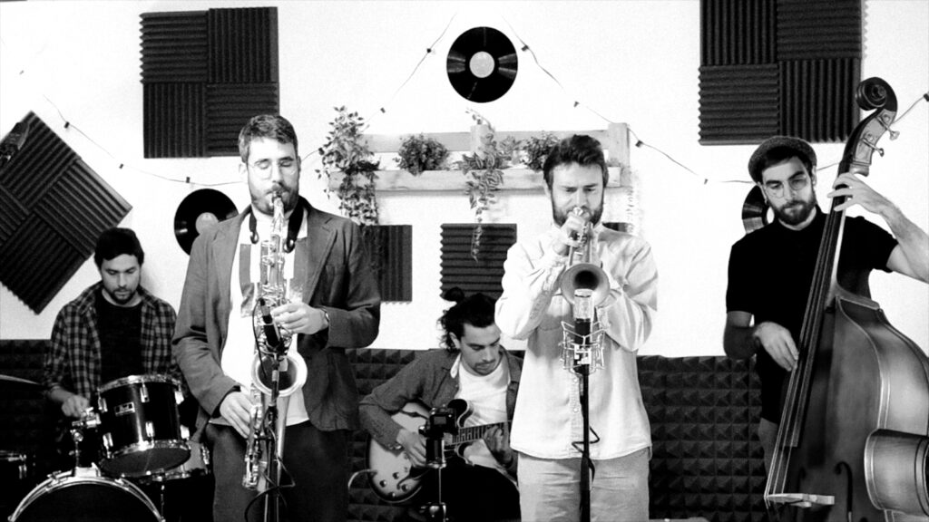 The Walkintet durant una actuació